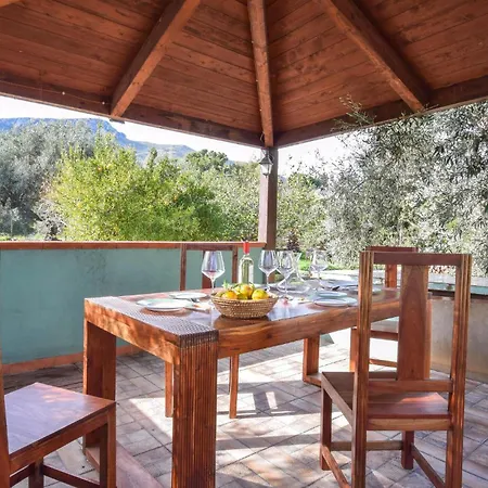 2 Bedroom Awesome In Holiday home