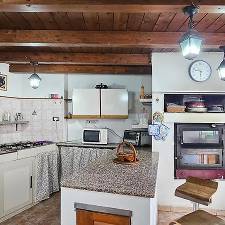 2 Bedroom Awesome In * Altavilla Milicia