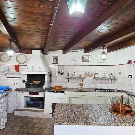 2 Bedroom Awesome In * Altavilla Milicia