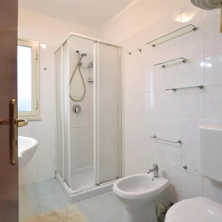 2 Bedroom Awesome In Altavilla Milicia