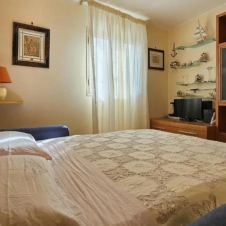 2 Bedroom Awesome In Holiday home