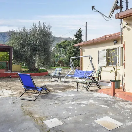 2 Bedroom Awesome In Altavilla Milicia