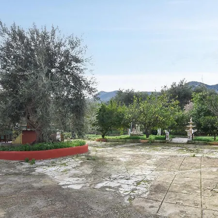 2 Bedroom Awesome In * Altavilla Milicia