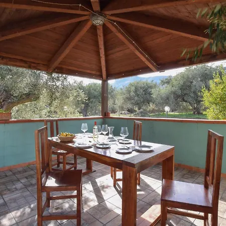 2 Bedroom Awesome In Altavilla Milicia